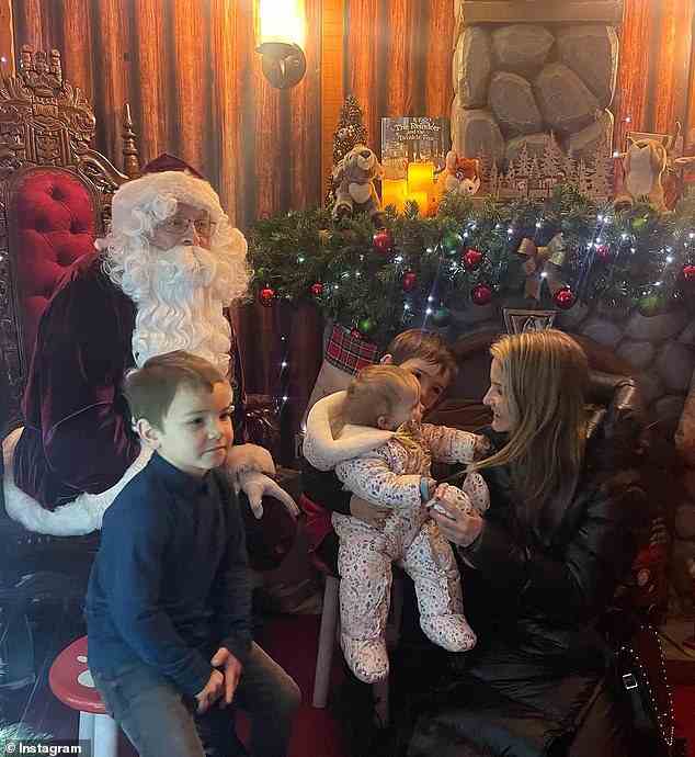 Erinnerungen schaffen: Es kommt, nachdem Strictly-Star Helen entzückende Schnappschüsse von sich selbst geteilt hat, die ihre Kinder zu Weihnachten zum Weihnachtsmann bringen