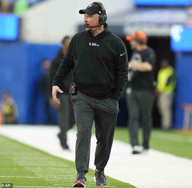 Hackett, ein NFL-Cheftrainer im ersten Jahr, wurde gefeuert, nachdem die Broncos gegen die LA Rams mit 51:14 verloren hatten