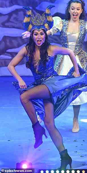Sich einmischen: Katya trat ab dem 19. Dezember kurz nach Abschluss der neuesten Serie von Strictly Come Dancing für einen kurzen Lauf als böse Königin auf