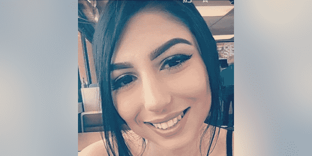 Jocelyn Sanchez verbüßt ​​​​12 Jahre im Bundesgefängnis, weil sie drei Freunden mit Fentanyl versetzte Pillen gegeben hat, die alle eine Überdosis genommen haben, einer tödlich.