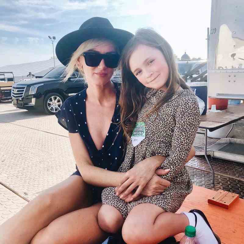 Die besten Momente von Kimberly Stewart und Benicio del Toro mit Tochter Delilah
