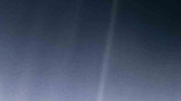 Der kultige "Pale Blue Dot"  Aufnahme von Voyager 1 am 14. Februar 1990.
