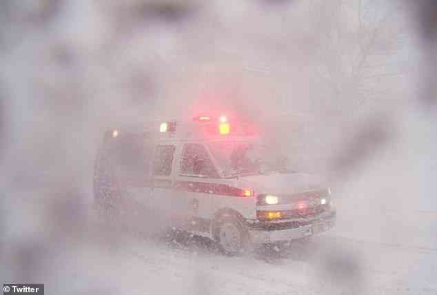 Eine öffentliche Anzeige hat jeden mit einem Schneemobil gebeten, sich zu melden, um den Rettungsdiensten in Erie County, New York, zu helfen