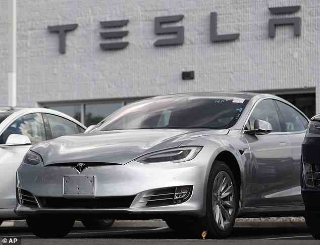 Führungskräfte der Automobilbranche verlieren das Vertrauen in die Elektroauto-Revolution, die sich in Amerika entwickelt.  Tesla (oben) ist weiterhin der dominierende Akteur im Raum