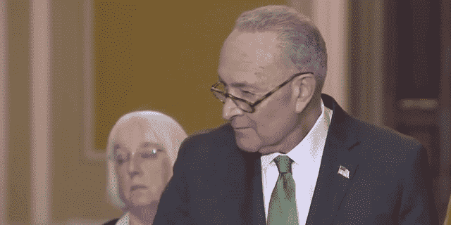Roy beschuldigte die Republikaner des Senats, sich auf die Seite des Mehrheitsführers des Senats, Chuck Schumer, zu stellen, um diese Woche ein riesiges Ausgabengesetz zu verabschieden.