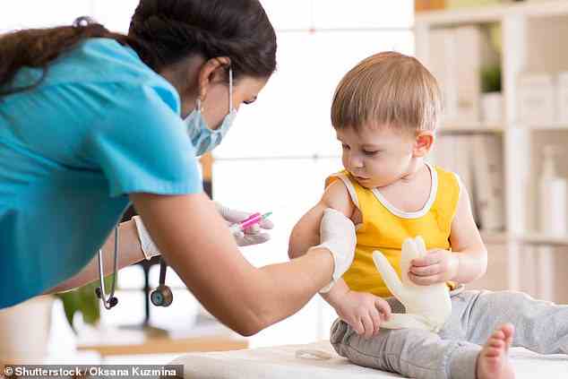 US-Gesundheitsbehörden haben heute die bivalenten Covid-Impfstoffe von Pfizer und Moderna für Babys genehmigt, was zwangsläufig Kritik hervorrufen wird