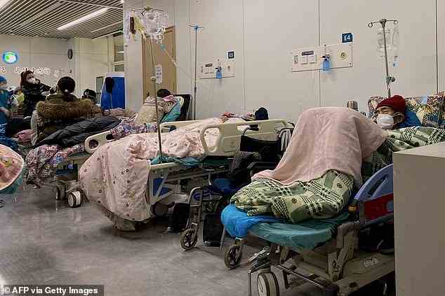 Im Bild: Patienten, die am 28. Dezember im Tianjin Nankai Hospital behandelt werden, nachdem die chinesische Regierung angekündigt hatte, die Beschränkungen endlich zu lockern