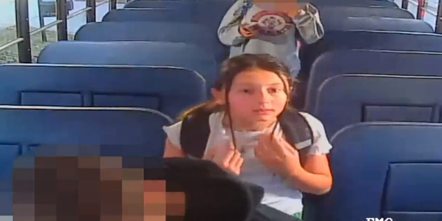 Ein Foto der vermissten 11-jährigen Madalina Cojocari, die am 21. November aus dem Schulbus steigt.