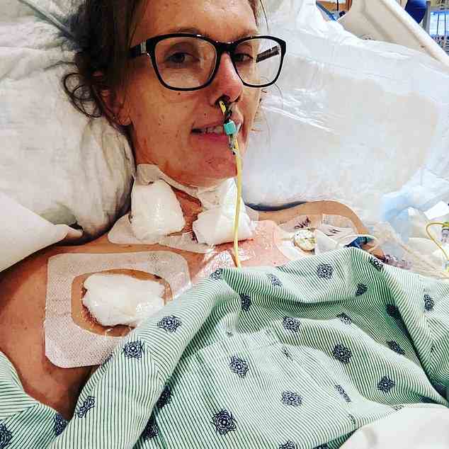 Eine Frau musste um ihr Leben kämpfen, nachdem sie Wochen nach ihrer Genesung von COVID-19 an Sepsis und Herzversagen litt, was dazu führte, dass sie 10 Tage im Koma lag