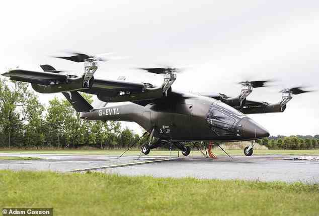 Angebundenes Schweben: Der VX4, der schließlich vier Passagiere und einen Piloten befördern wird, wurde im Sommer auf der Farnborough Airshow vorgestellt