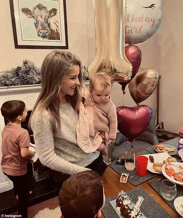 „Ein Jahr von dir“: Helen Skelton war begeistert von der kleinen Tochter Elsie, als sie diese Woche süße Bilder von ihrer ersten Geburtstagsfeier teilte