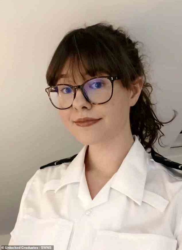 Emily aus Bedford, die ihren Nachnamen nicht preisgeben wollte, ist eine der jüngsten weiblichen Gefängniswärterinnen im Vereinigten Königreich