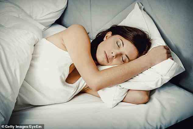 Wenn Menschen das mittlere Erwachsenenalter erreichen, haben sie Schwierigkeiten, sieben Stunden Schlaf pro Nacht zu bekommen