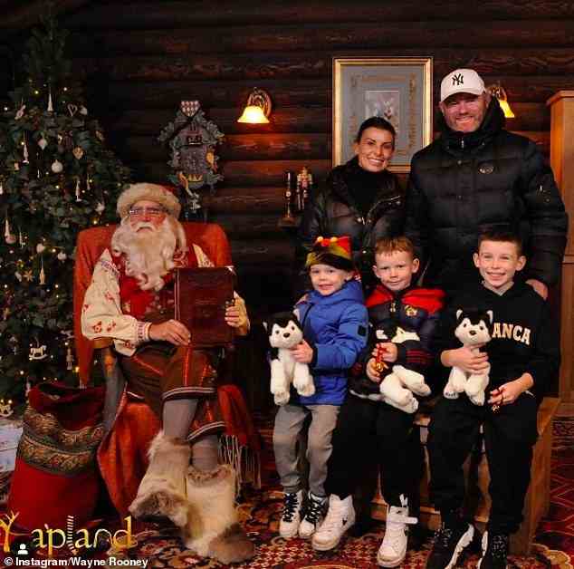Wayne Rooney besuchte mit Frau Coleen und ihren drei jüngsten Söhnen den Weihnachtsmann