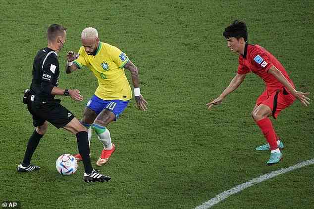 Neymar schien am Montagabend einen unverschämten Lionel Messi-Fähigkeitszug für Brasilien zu kopieren