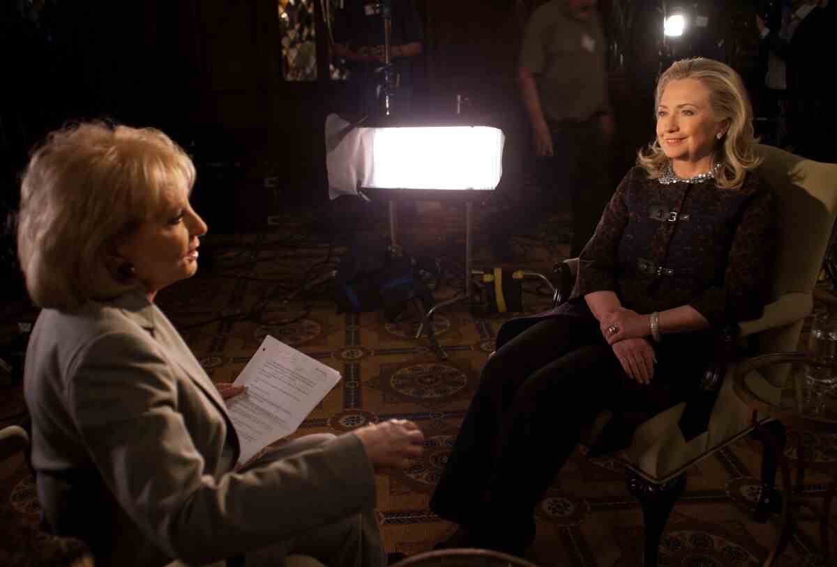 Walters mit Hillary Clinton im Jahr 2012.
