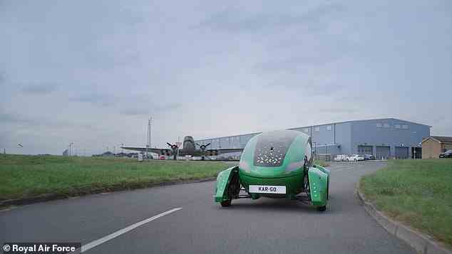 Das seltsam aussehende Fahrzeug, das derzeit im Rahmen eines Versuchs der Royal Air Force eingesetzt wird, sieht aus wie eine riesige grüne Computermaus mit hervorstehendem Rad