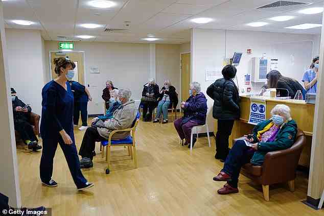 Gesamtansicht des Wartezimmers im NHS Bodmin Treatment Center