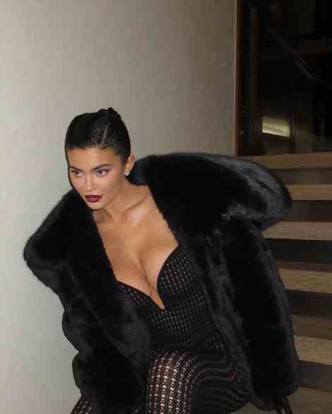 Kylie Jenner schwarzer Catsuit