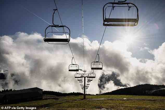 Immobile ski lifts in Annecy which saw high temperatures over the New Year weekend