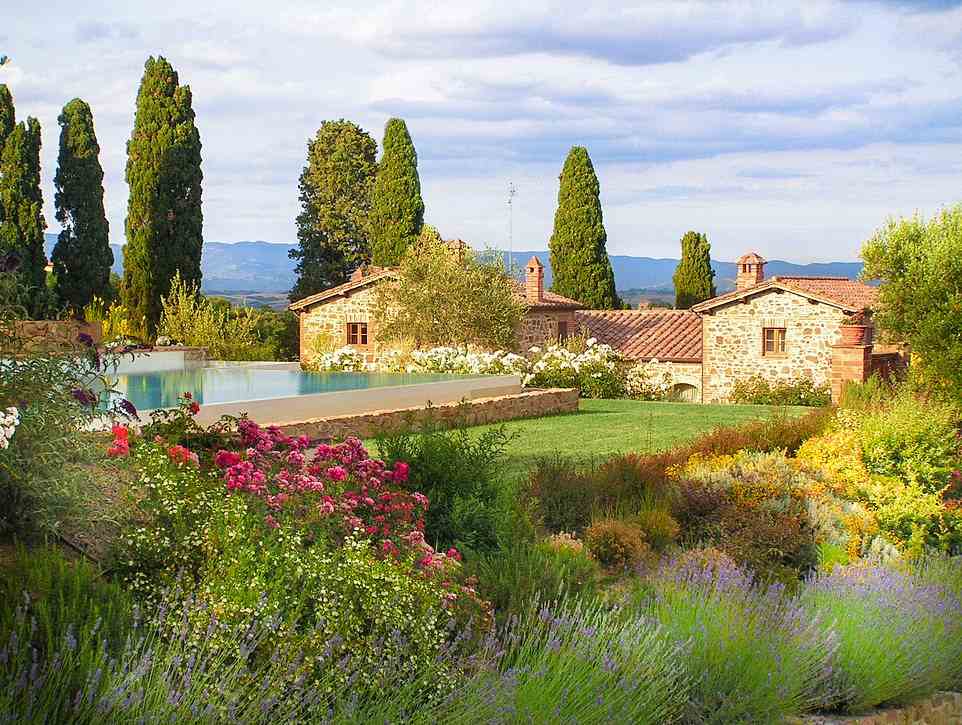 Fiona's road trip takes her to Villa San Sanino, a charming boutique hotel halfway between Florence and Rome