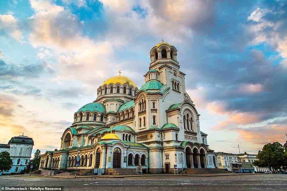 Die goldene Kuppel der Alexander-Newski-Kathedrale (oben) überragt Charlie in Sofia