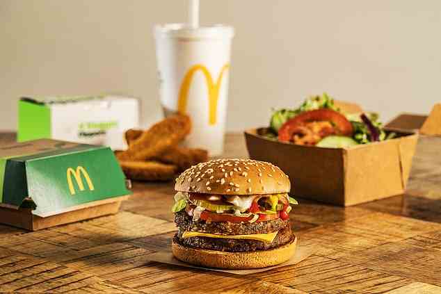McDonald's hat einen neuen veganen Burger auf den Markt gebracht – den Double McPlant (im Bild), der mit zwei pflanzlichen Patties von Beyond Meat aufwartet