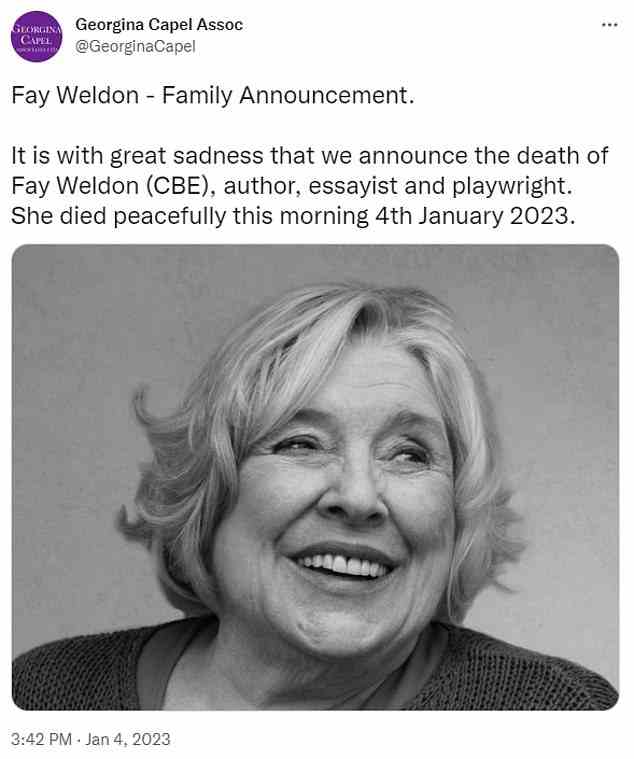 In einer Erklärung der Familie heißt es: „Mit großer Trauer geben wir den Tod von Fay Weldon (CBE), Autorin, Essayistin und Dramatikerin, bekannt.  Sie starb heute Morgen friedlich am 4. Januar 2023.