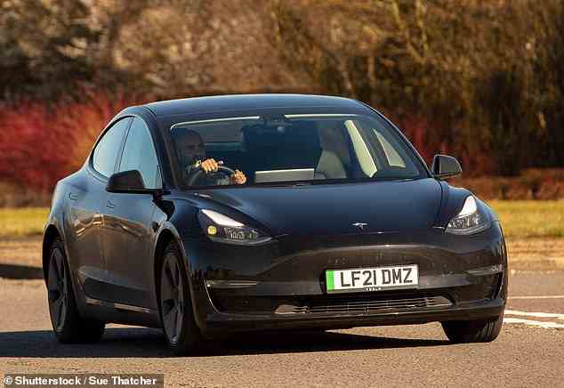 Sein größter Konkurrent wird das Tesla Model 3 sein, das derzeit die meistverkaufte Elektrolimousine in Großbritannien ist.  Die „Long Range“-Version soll bis zu 374 Meilen zwischen den Ladevorgängen zurücklegen