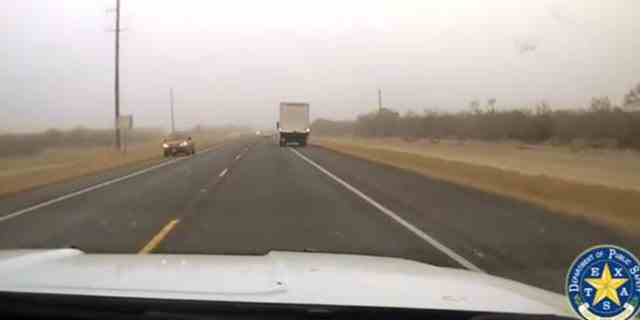 Schmuggler führen texanische DPS-Soldaten auf eine Hochgeschwindigkeitsjagd. 
