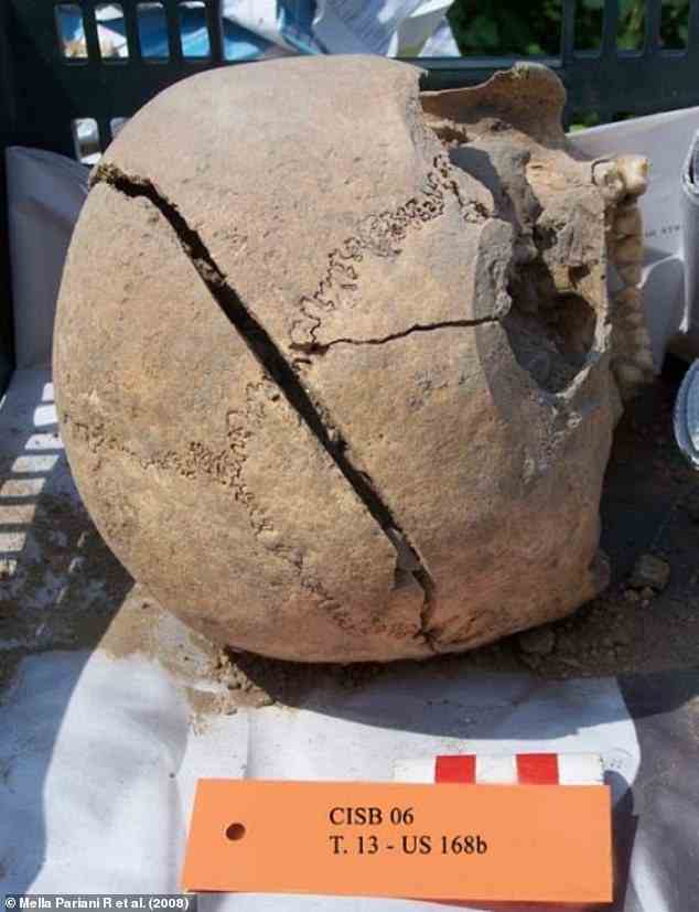Die Radiokohlenstoffdatierung ergab, dass das Opfer zwischen 780 und 1260 n. Chr. begraben wurde