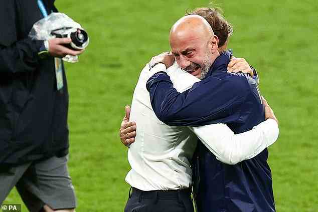 Das Paar umarmte sich, nachdem Italien im letztjährigen Finale der Euro 2020 England im Elfmeterschießen besiegt hatte