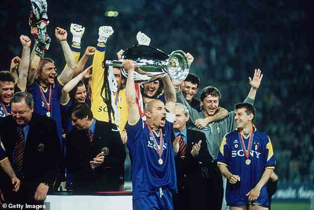 Vialli gewinnt die Champions League, nachdem Juventus Ajax im Finale 1996 im Elfmeterschießen besiegt hatte