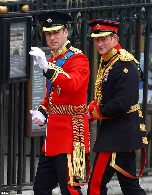 Berichten zufolge blieb Harry in der Nacht, bevor er Trauzeuge bei der Hochzeit von Prinz William im Jahr 2011 war, im Goring Hotel feiern