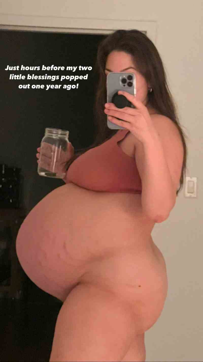 Ashley Graham teilt nackte Schwangerschaftsbilder, als sie Zwillinge erwartete - 836