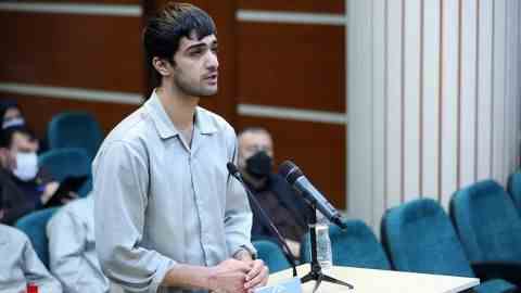 Mohammad Mehdi Karami wurde laut einem Anwalt, der ihn vertrat, vor seiner Hinrichtung kein endgültiges Recht eingeräumt, mit seiner Familie zu sprechen.
