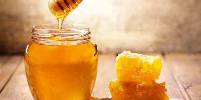 Es gibt einen Unterschied zwischen verarbeitetem und rohem Honig in Bezug auf die gesundheitlichen Vorteile, sagte der leitende Forscher Khan.