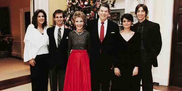 Patti Davis (links) war die einzige Tochter von Nancy und Ronald Reagan.