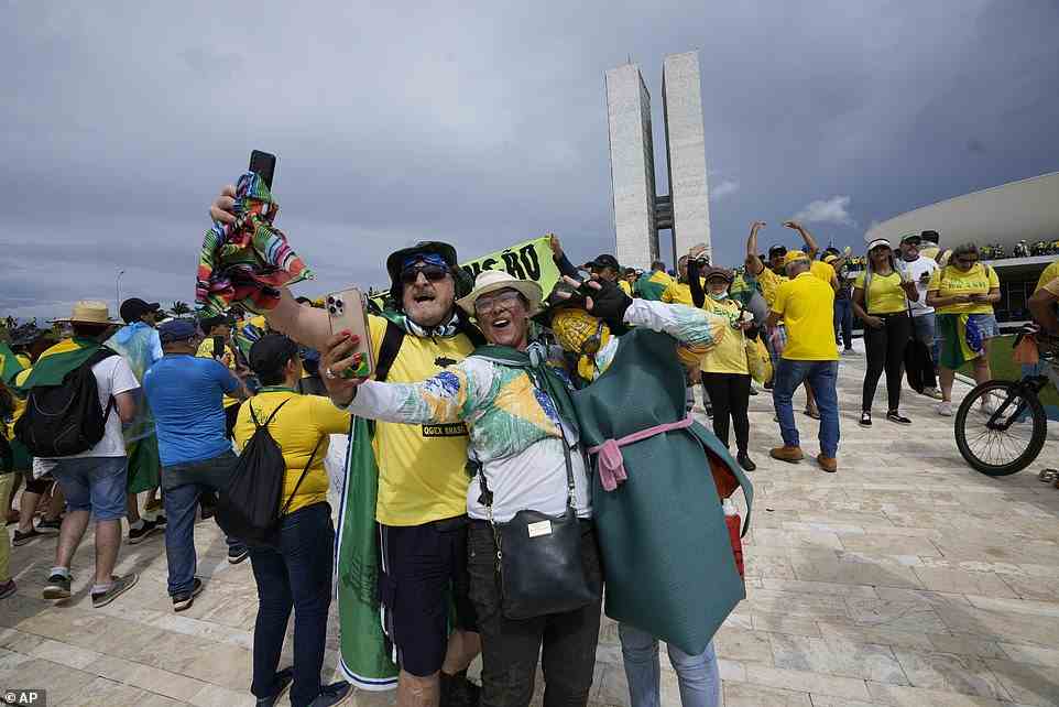 Es kommt, nachdem da Silva, bekannt als Lula, bei den Wahlen im Oktober den rechtsextremen Bolsonaro besiegt hat