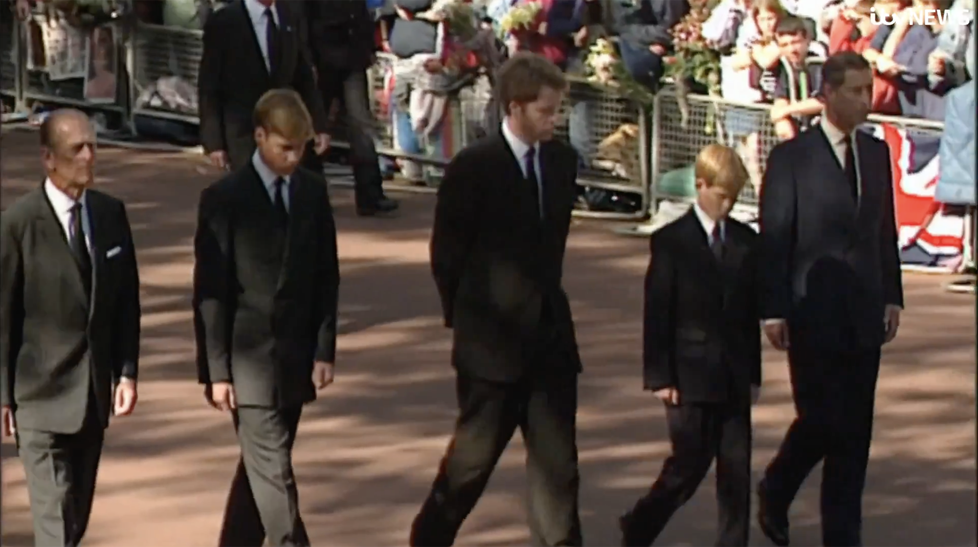 Harry bei der Beerdigung seiner Mutter