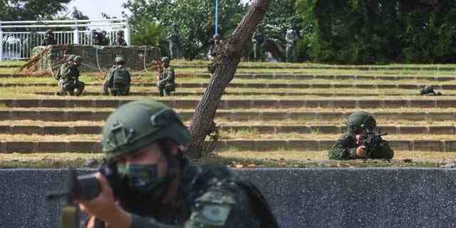 DATEIFOTO: Soldaten nehmen Stellung während Taiwans wichtigstem Jahrbuch "Han Kuang" Übung in New Taipei City, Taiwan, 27. Juli 2022. 