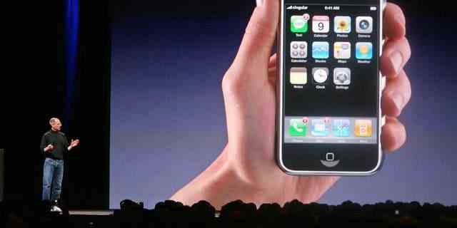 Apple CEO Steve Jobs stellt am Dienstag, den 9. Januar 2007, auf der Macworld in San Francisco das neue iPhone vor. 