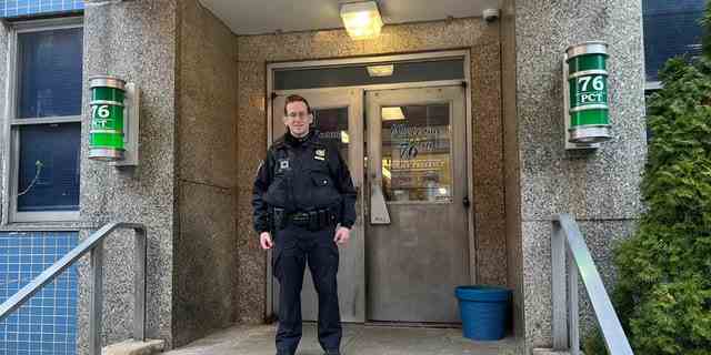 NYPD Brooklyn South lobte Officer Green und seinen Partner dafür, dass sie geholfen haben, das Leben des Mannes zu retten.