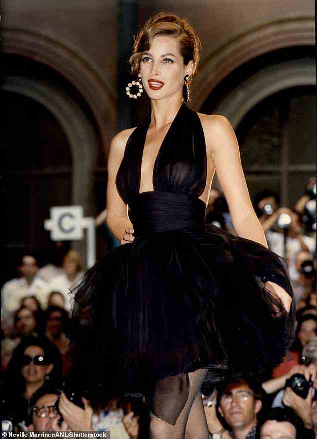 Sie hatte eine Riesenkarriere: Christy bei der Chanel-Show in Paris in den 1990er Jahren