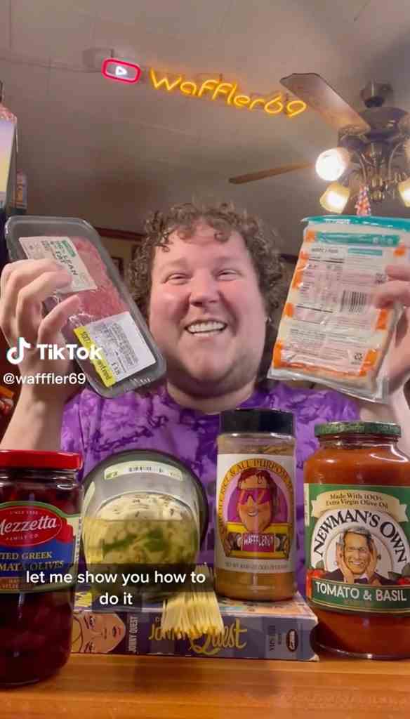 Der TikToker war bekannt für seine Food-Videos, in denen er skurrile und nostalgische Mahlzeiten testete.