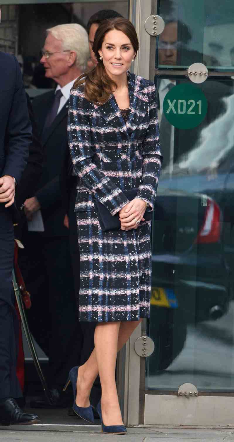 Kate Middleton in karierten Mänteln