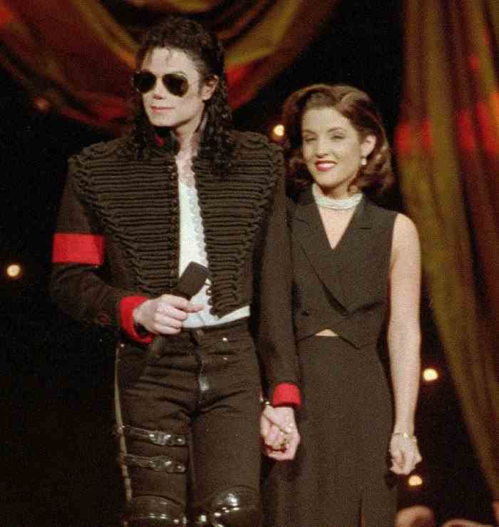 aToya Jackson reflektiert Lisa Marie Presleys Liebe zu Ex Michael Jackson in Emotional Tribute 1994