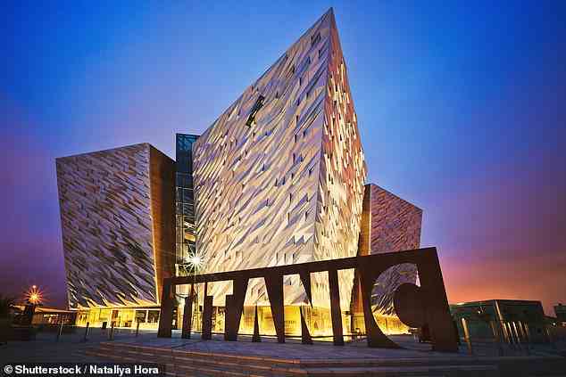 Bewundern Sie die Ausstellungen im Titanic Belfast Museum, das über vollständig zugängliche Räume und Galerien verfügt