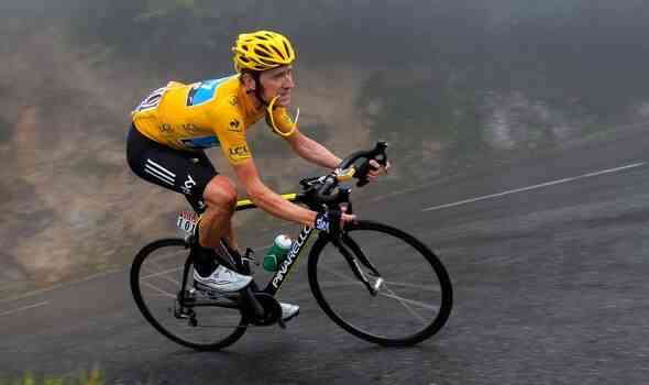 Bradley Wiggins aus Großbritannien fährt für Sky Procycling während der siebzehnten Etappe der Tour de France 2012 den Col de Mente hinab