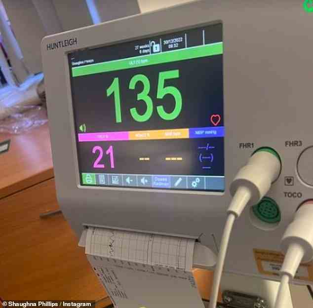 Gruselig: Der Star von Love Island erzählte ihren 1,4 Millionen Instagram-Followern letzte Woche, dass sie medizinischen Rat eingeholt hatte, als sie einen Schnappschuss von ihrem Krankenhausbett teilte (im Bild).